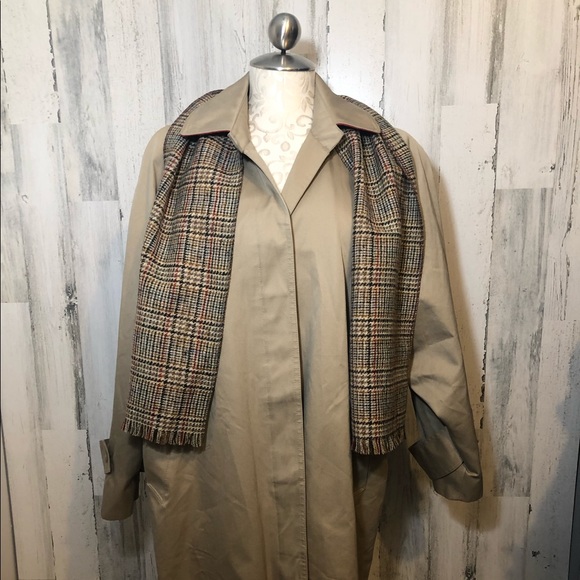 London Fog Trench Coat 🧥. #44 - Picture 3 of 8